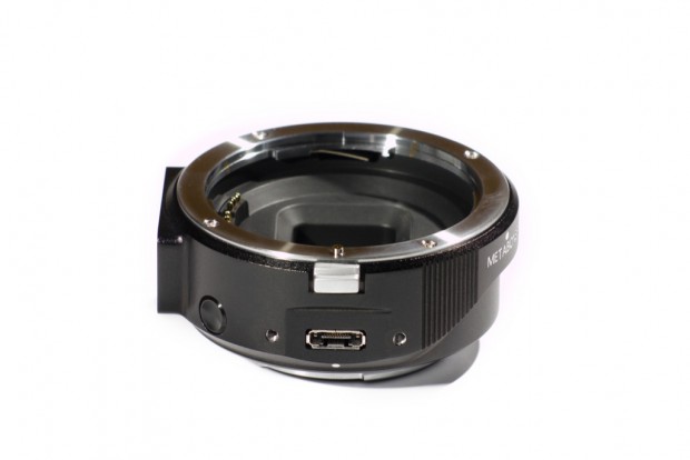 Smart-Adapter f&uuml;r Canon-Objektive an Sony-NEX-Kameras (Bild: Conurus/Metabones)